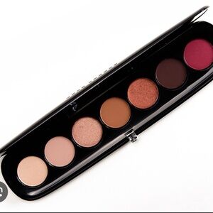 Luxurious Eyeshadow Palette scandalust Marc Jacob’s brown nude neutral brown